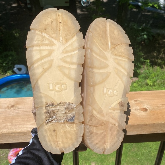 Ugh low cut boots - Picture 7 of 7